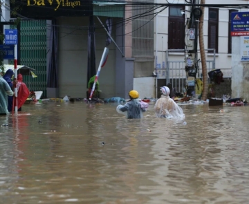 Thời tiết cuối năm 2025: Miền Trung oằn mình trong thiên tai liên tiếp – Thiệt hại người và tài sản, ảnh hưởng nghiêm trọng đến kinh tế